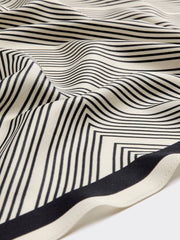 Diamond-Shaped Scarf with Geometric Pattern