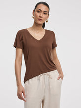 V-Neck Tee - R Essentials