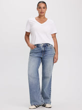 Flare-Leg Mid-Rise Jean - Curvy Fit