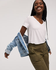 V-Neck T-Shirt - R Essentials