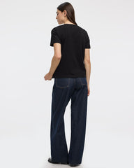 Boyfriend V-Neck T-Shirt - R Essentials