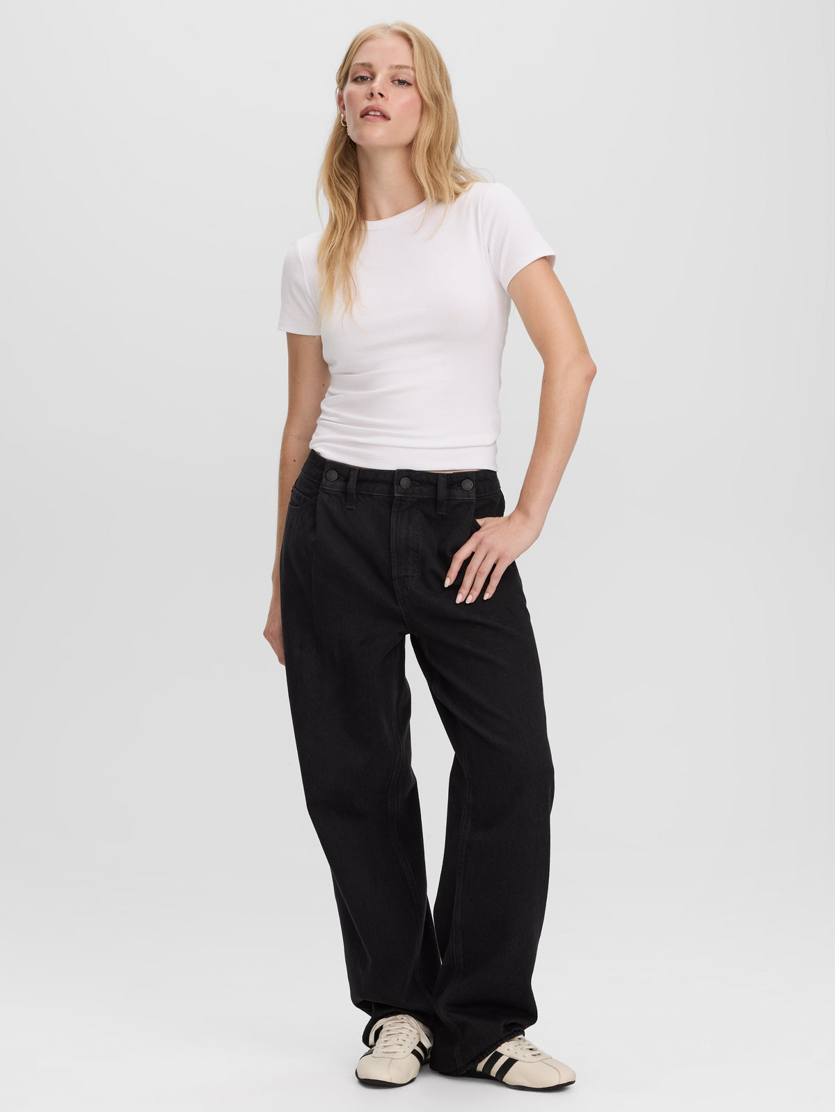 Mid-Rise Baggy Jean