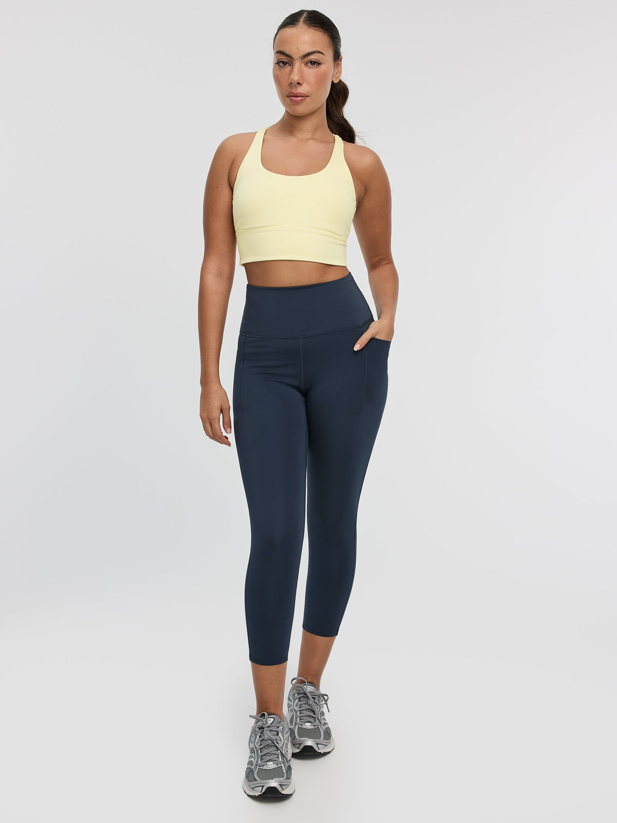 Capri Legging with Pockets - PULSE (R) Hyba