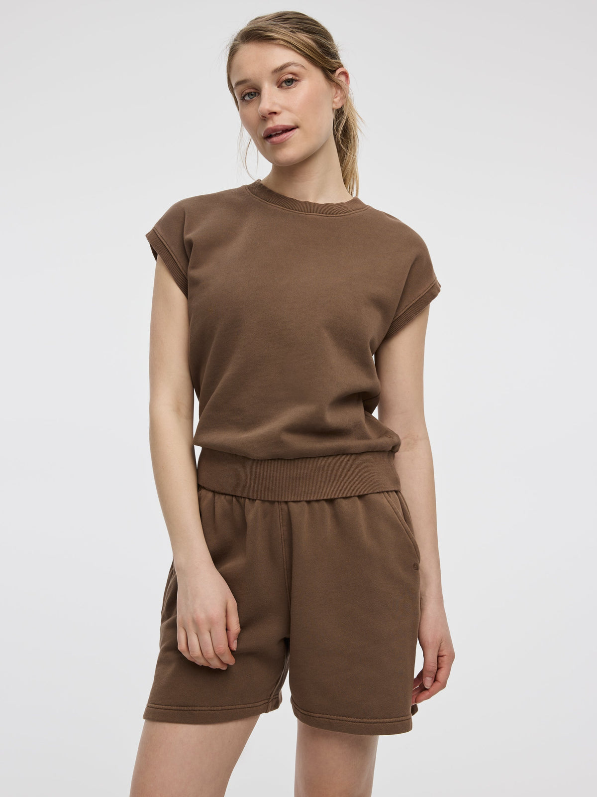 Extended-Sleeve Crew-Neck T-Shirt- Hyba