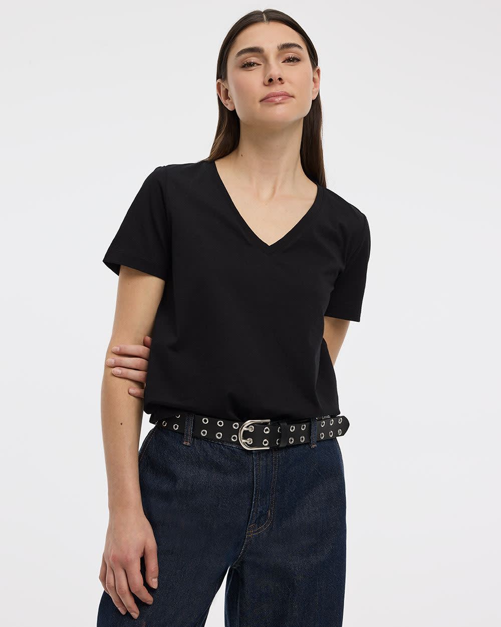 Boyfriend V-Neck T-Shirt - R Essentials